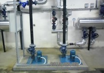 Črpališče odpadne vode s črpalkami s podaljšano gredjo in klasičnimi motorji
